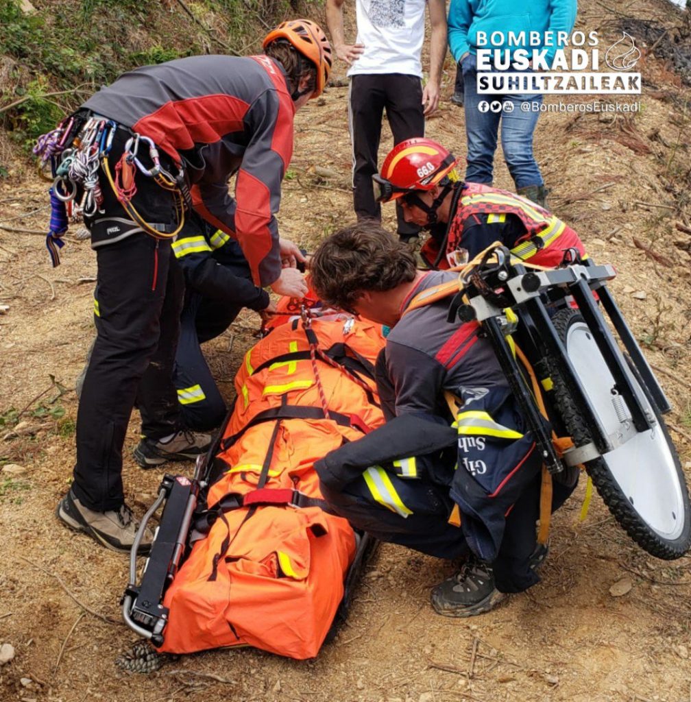 Rescatado en helicóptero un hombre de 67 años accidentado en Santa Bárbara 14 Urretxu Rescatado en helicóptero un hombre de 67 años accidentado en Santa Bárbara