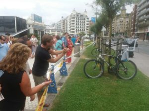 La Guardia Municipal acordona un nido de abejas junto a la Perla 4 20190720 124719 800x600 La Guardia Municipal acordona un nido de abejas junto a la Perla