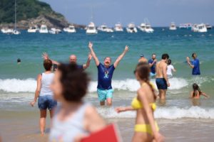 Chapuzón contra la Esclerosis Múltiple en la Concha 9 2019 0714 12141500 800x533 Chapuzón contra la Esclerosis Múltiple en la Concha