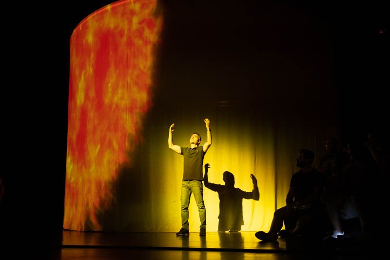 DSCF6843 El Victoria Eugenia se ilumina con el poder de La Fura y su Carmina Burana