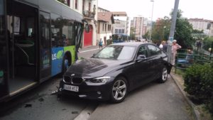 IMG 20190726 WA0002 300x169 - Choque sin heridos entre un autobús y un coche en el Paseo de Herrera