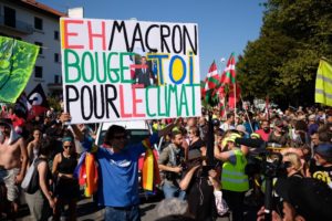 2019 0824 11044900 800x533 Miles de personas contra el G7 en la marcha desde Hendaya a Irun