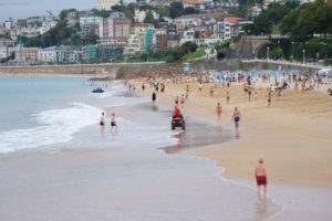 2019 0830 19375500 800x533 Prohibido el baño en parte de Ondarreta por una nueva mancha de fuel