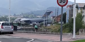 IMG 20190827 WA0004 300x150 - G7: El avión del Ejército de EEUU vuelve a Hondarribia como despedida de la Cumbre