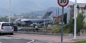 IMG 20190827 WA0004 G7: El avión del Ejército de EEUU vuelve a Hondarribia como despedida de la Cumbre