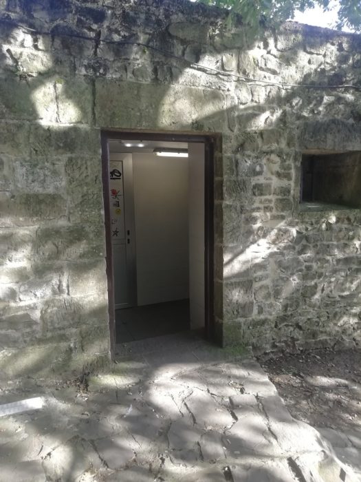 El Monte Urgull contará con unos servicios renovados y conectados a las redes 1 polvorin baño2 El Monte Urgull contará con unos servicios renovados y conectados a las redes