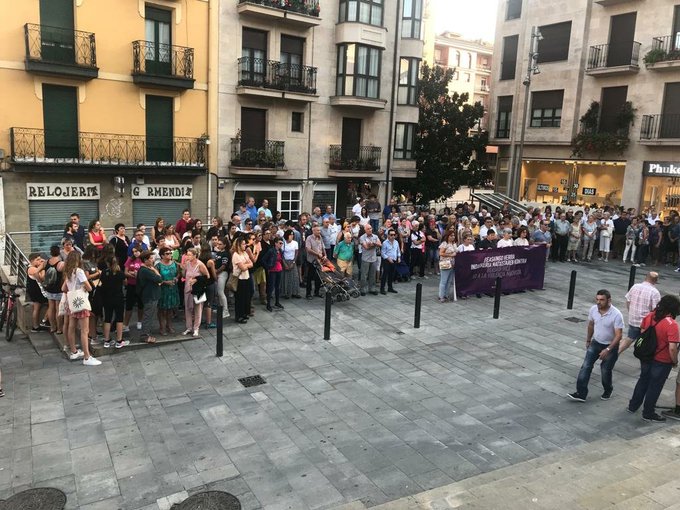 Beasain mani Concentración en Beasain tras una agresión machista
