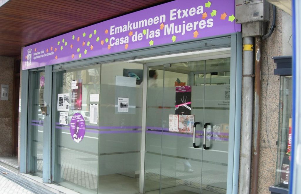 Casa de las mujeres El Consistorio donostiarra mantiene los servicios para mujeres y menores vulnerables