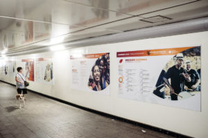 DSCF5651 'Semillas de solidaridad', en el pasadizo de Egia, invita a informarse y echar una mano