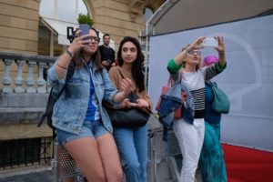 LRM EXPORT 38318887379048 20190926 190840189 1024x682 Mario Casas desata la locura en el Festival de San Sebastián