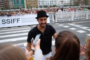 LRM EXPORT 38319368127485 20190926 190840669 1024x683 Mario Casas desata la locura en el Festival de San Sebastián