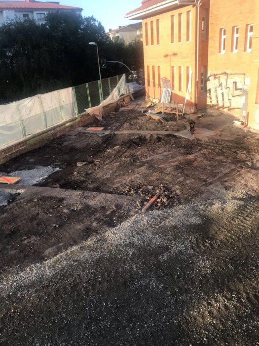 harri berri Oleta patio Colegio Harri Berri Oleta: "Todo a medias" en el inicio del curso