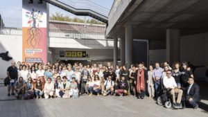 pasadizo 'Semillas de solidaridad', en el pasadizo de Egia, invita a informarse y echar una mano