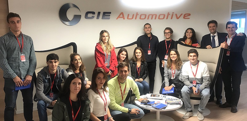 DeustoVisitas Estudiantes del 'Máster en Marketing Avanzado' de Deusto Business School visitan las empresas CIE Automotive y Vidrala