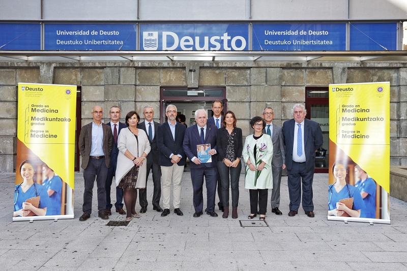 Autoridades académicos de Deusto con los responsables de hospitales y centros sanitarios con los que Deusto ha firmado convenios para la realización de las prácticas de los estudiantes.