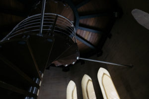 DSCF6007 Buen Pastor: Una torre que ya no es inexpugnable y muestra una catedral inédita