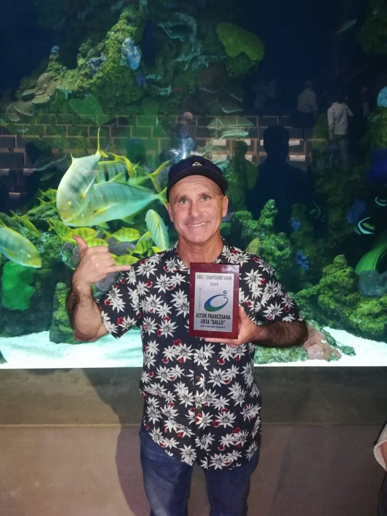Gallo 'Gallo' recibe el reconocimiento de Gipuzkoako Surf Federazioa