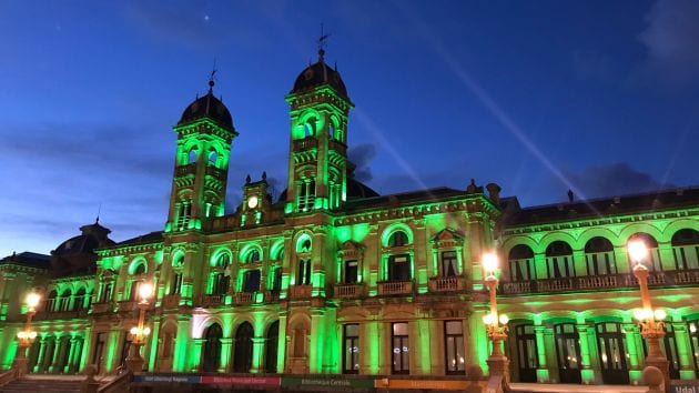 El Ayuntamiento de color verde en el Día Mundial del Cáncer. Foto: Ayto.