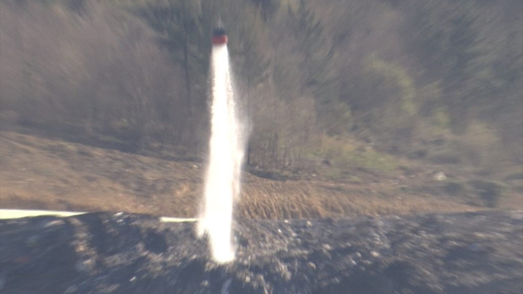 helicoptero espuma Espuma sellante para impedir que se incendie de nuevo el vertedero