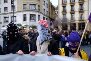 Multitudinaria marcha feminista en Donostia 7 2020 0308 18020200 copy 800x533 Multitudinaria marcha feminista en Donostia