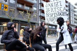 Multitudinaria marcha feminista en Donostia 11 2020 0308 18134400 copy 800x533 Multitudinaria marcha feminista en Donostia