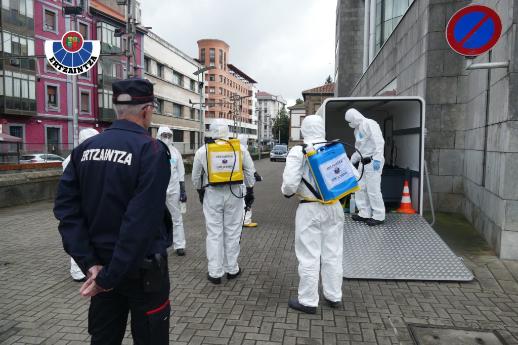 Ertzaintza, bomberos y DYA desinfectan en Gipuzkoa instalaciones e inmuebles 14 EVEjS 9X0AAZudm Ertzaintza, bomberos y DYA desinfectan en Gipuzkoa instalaciones e inmuebles