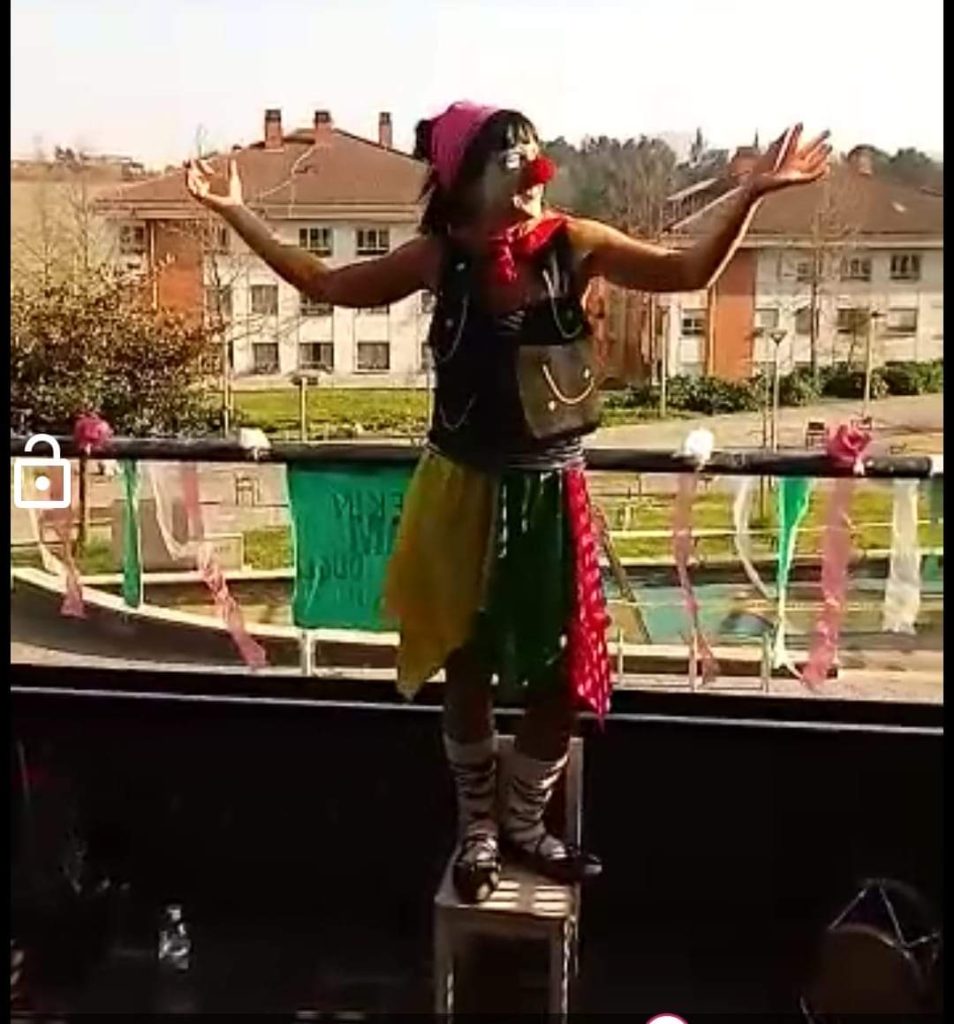 eSqau5l7 Cita de los peques con 'Damatxo' los sábados en la plaza Hiru Damatxo de Aiete