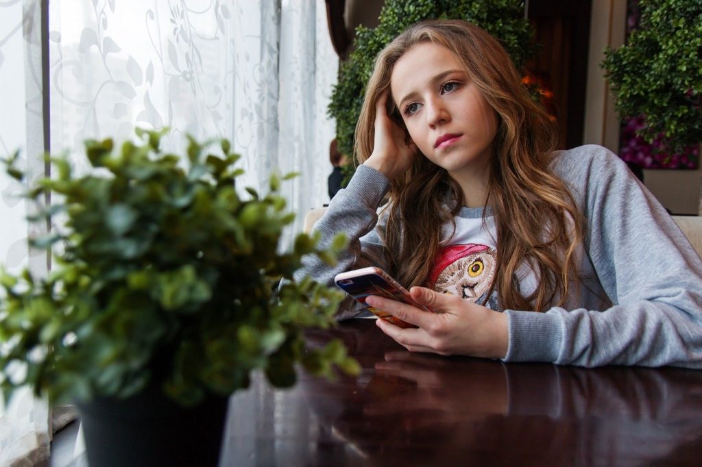 La Diputación lanza una encuesta sobre el encierro para niños y adolescentes 1 girl 1848477 1280 La Diputación lanza una encuesta sobre el encierro para niños y adolescentes