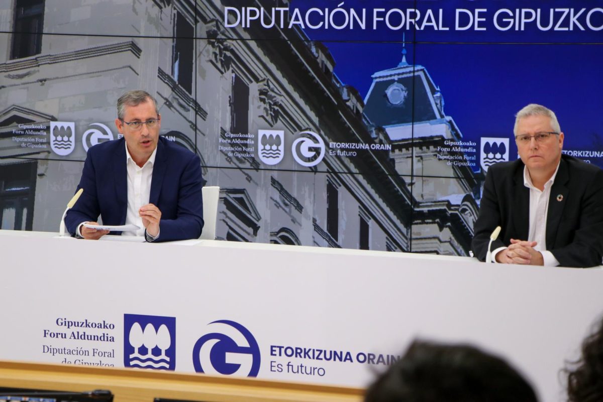 Markel Olano y José Ignacio Asensio. Foto: Diputación
