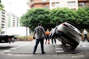 Un turismo se da a la fuga tras causar un accidente en la Avenida de Madrid 9 DSCF1006 Un turismo se da a la fuga tras causar un accidente en la Avenida de Madrid