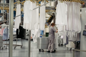 DSCF1154 300x200 - La lavandería Gureak Ikuztegia desinfecta más de 7 toneladas de ropa de enfermos de Covid-19