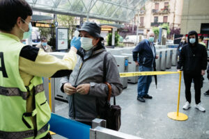 DSCF7458 Voluntarios de la DYA toman la temperatura en las estaciones