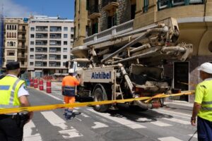 2020 0605 14582000 copy 800x533 (Ampliación) Las obras del Metro provocan un socavón en el sótano de un edificio de la calle Zubieta