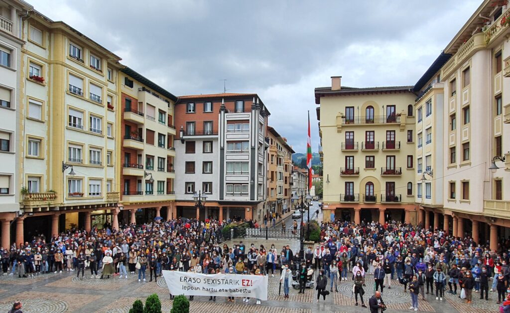 Concentraciones en Zarautz y Hernani por cuatro agresiones sexistas 29 Zarautz udala Concentraciones en Zarautz y Hernani por cuatro agresiones sexistas