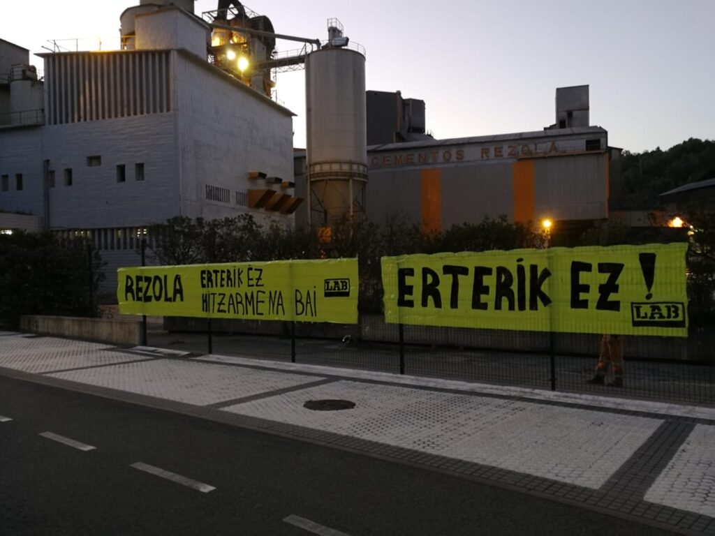 Cementos Rezola El sindicato LAB denuncia en el juzgado el ERTE de Cementos Rezola