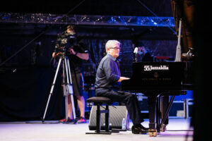 DSCF5023 Con Chano Domínguez volvió la música a la Plaza de la Trinidad
