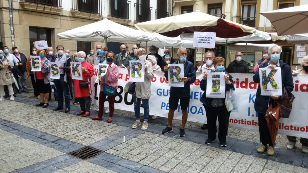 Los pensionistas cierran filas con el sector sanitario "y contra los recortes" 12 Pensionistas julio Los pensionistas cierran filas con el sector sanitario "y contra los recortes"