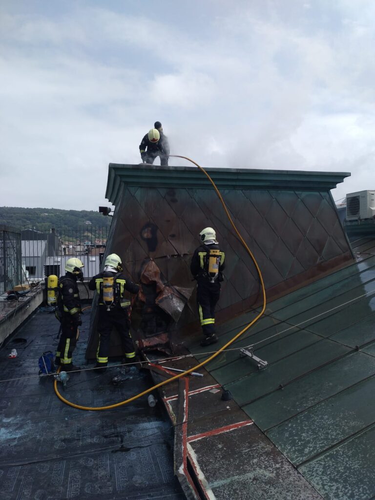 sanMarcial Pequeño fuego en un edificio de la calle San Marcial