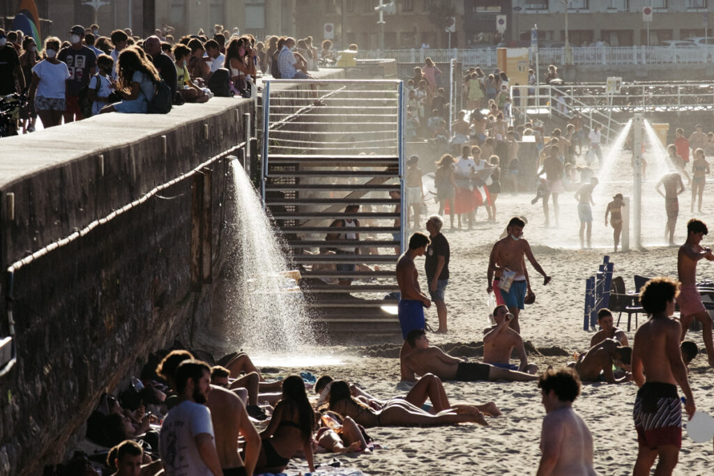 DSCF3224 1 Tras el intenso calor vivido en Donostia, Aviso Amarillo en el mar