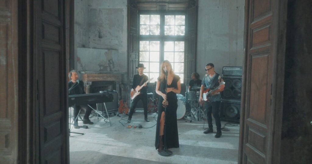 La Oreja video La Oreja de Van Gogh presenta "Durante una mirada", un dueto especial en su próximo disco