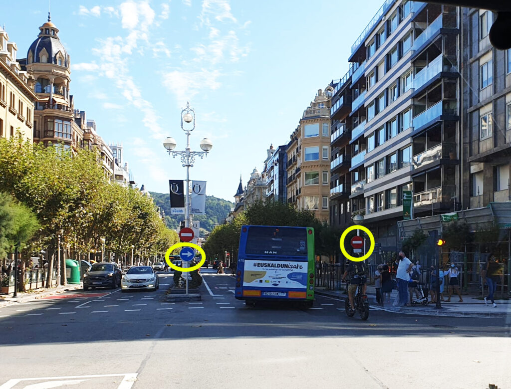 Nuevas senales2 El RACVN agradece al Ayuntamiento la señalización en la Avenida de la Libertad