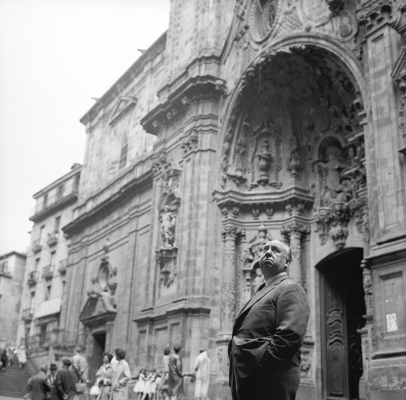 El cineasta Alfred Hitchcock presentando 'Vértigo' en 1958. Foto: Paco Marí, Fondo Marín.