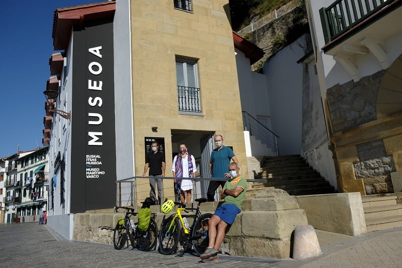 Presentación de la ruta esta mañana en el Museo Marítimo de Donostia. Foto: Euskaldunak mundu biran, berriro ere