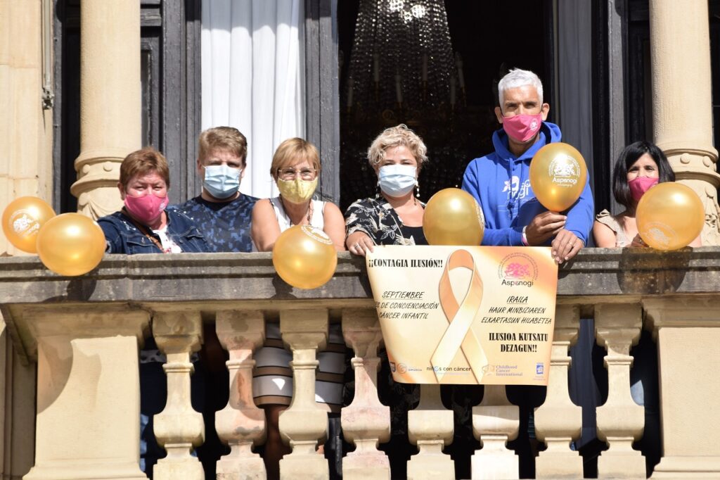 lazo dorado Lazos dorados en Gipuzkoa para no perder de vista el cáncer infantil
