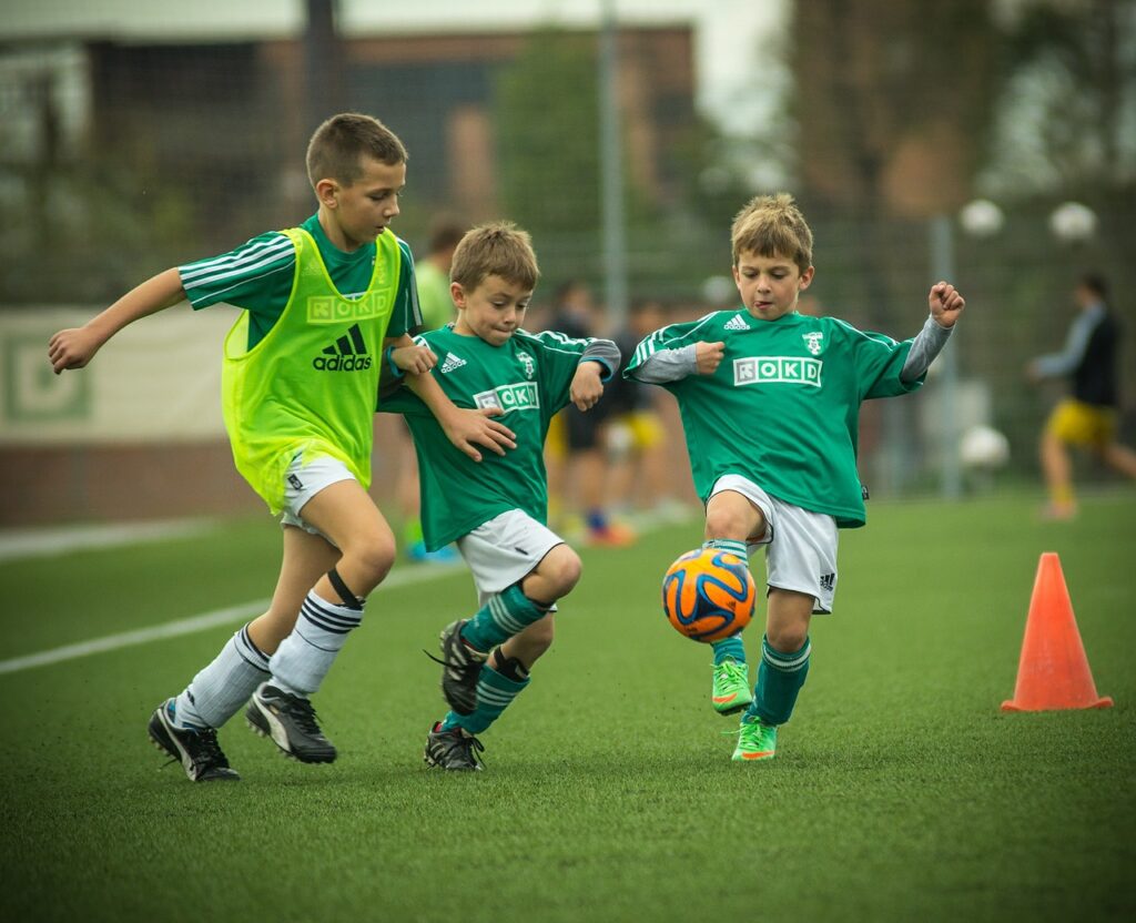 Donostia: Triple plan para que los niños usen el euskera en su tiempo libre 2 ninos futbol Donostia: Triple plan para que los niños usen el euskera en su tiempo libre