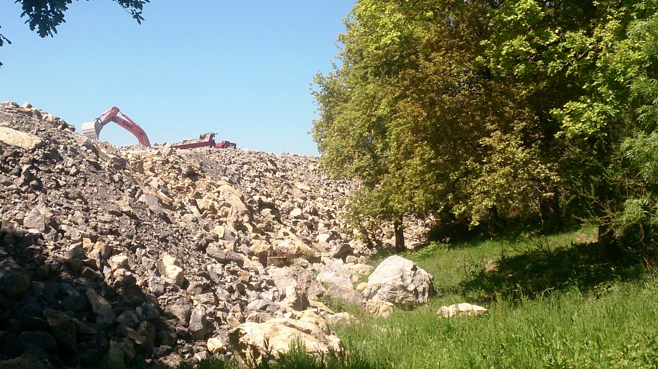 talud robledal - Las piedras siguen en Belartza 30 meses después
