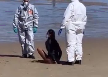 Captura del vídeo que circulaba en las redes con la detención de la surfista.