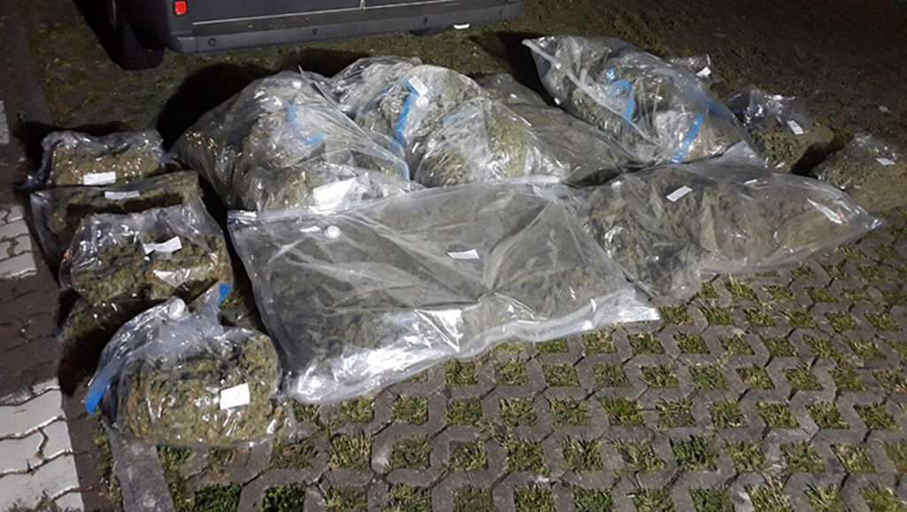1150879marihuana Desarticulada una banda criminal que traficaba con droga entre Andalucía y Euskadi