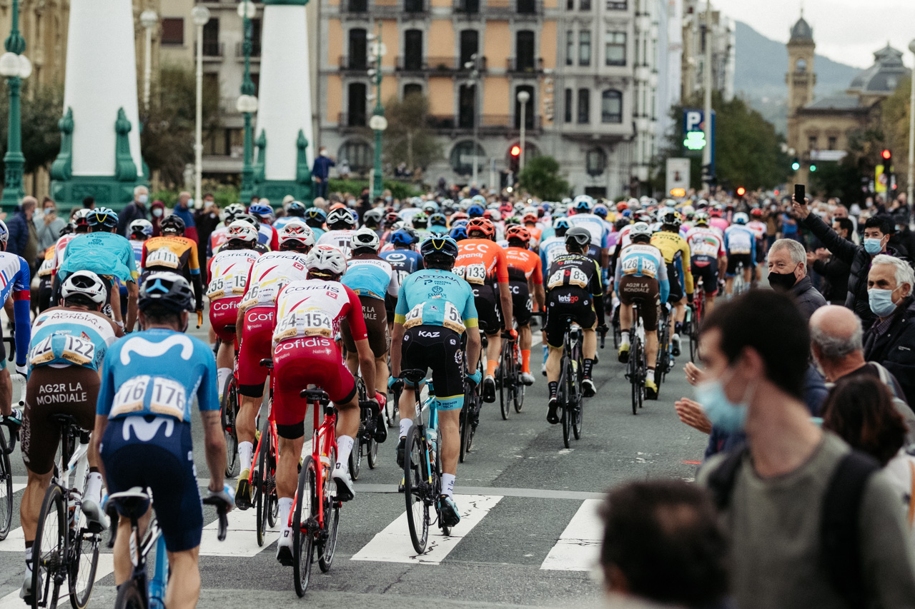 La Vuelta este mediodía en Donostia. Fotos: Santiago Farizano