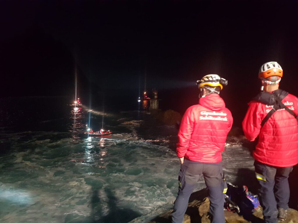 Buscan desde la madrugada a un pescador en Pasaia 14 Pasaia 1 Buscan desde la madrugada a un pescador en Pasaia